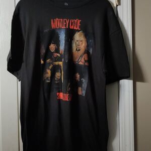 Motley Crue  tshirt Shout at the Devil Sz L